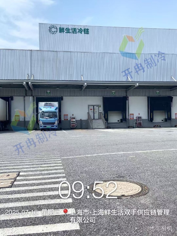 酷暑里的 “冷庫(kù)骨架” 落成！1000 立方冷庫(kù)項(xiàng)目庫(kù)板吊裝